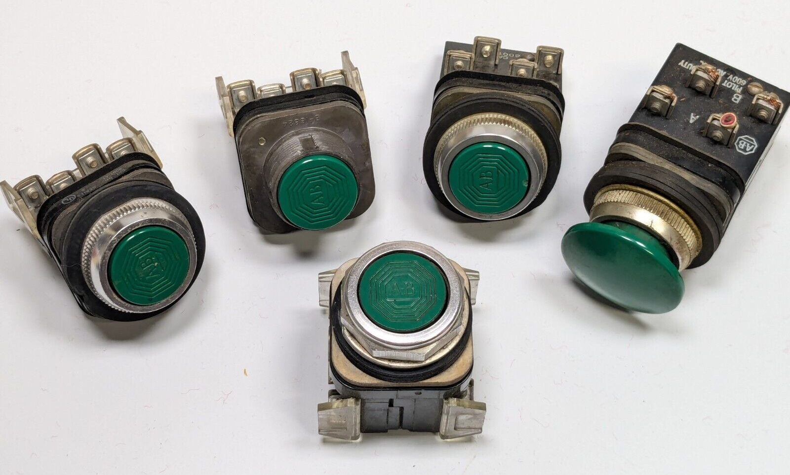 Lot of 5 Various Vintage Allen-Bradley 800T Green Push Button Switches - $64.34