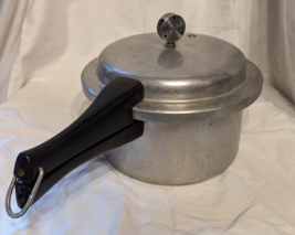 Vintage 4 qt MIRRO-MATIC Pressure Cooker 394M Cooking Pot w/ Jiggler Gasket USA - £14.37 GBP