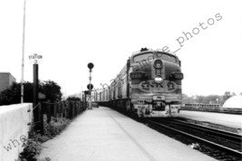 Atchison Topeka &amp; Santa Fe ATSF 306 EMD F7A Chicago ILL 1967 Photo - $14.95