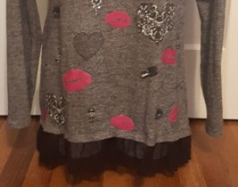 Medium Style &amp; Co Knit Top Sweater w/ Lips Kiss Lipstick Themed Pink Gra... - $27.09