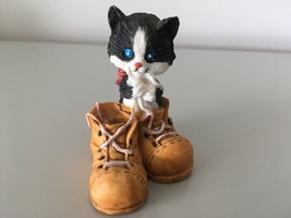 CAT ORNAMENT - CAT PLAYING WITH BOOT LACES - $14.27