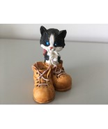 CAT ORNAMENT - CAT PLAYING WITH BOOT LACES - £11.19 GBP
