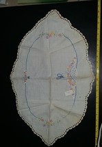Vintage Hand Embroidered Oval Scalloped Table Mat 16 x 25 inches - $11.99