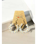 Dainty Daisy Earrings - $5.99