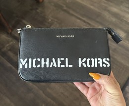 Michael Kors Saylor Large Leather Pouchette Wristlet Black - £71.81 GBP