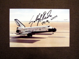 SALLY RIDE STS-7 NASA ASTRONAUT SIGNED AUTO VINTAGE COLOR POSTCARD JSA B... - $197.99