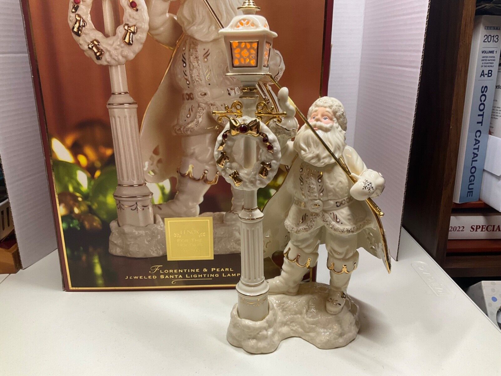 Primary image for 2003 Lenox Florentine & Pearl Jeweled Santa Lighting Lamppost Oringial Box