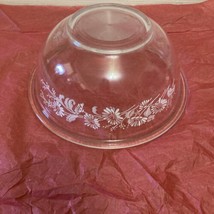 Vintage Pyrex #323 Colonial Mist Clear White Flowers Large Mixing Bowl 1... - $14.60