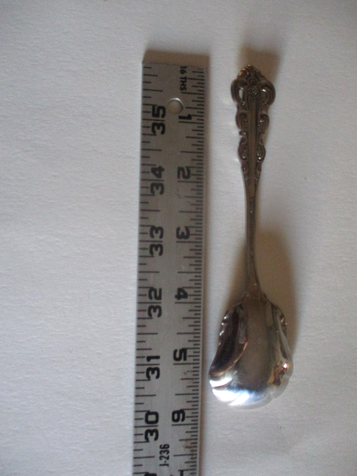 1 SUGAR OR JELLY SPOON ARTISTRY STAINLESS BY ONEIDA MADE IN USA ORNATE DESIGN Item image 3