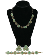Green Lucite &amp; Rhinestone Goldtone Flowers Demi Parure Jewelry Set - $1,364.08 MXN