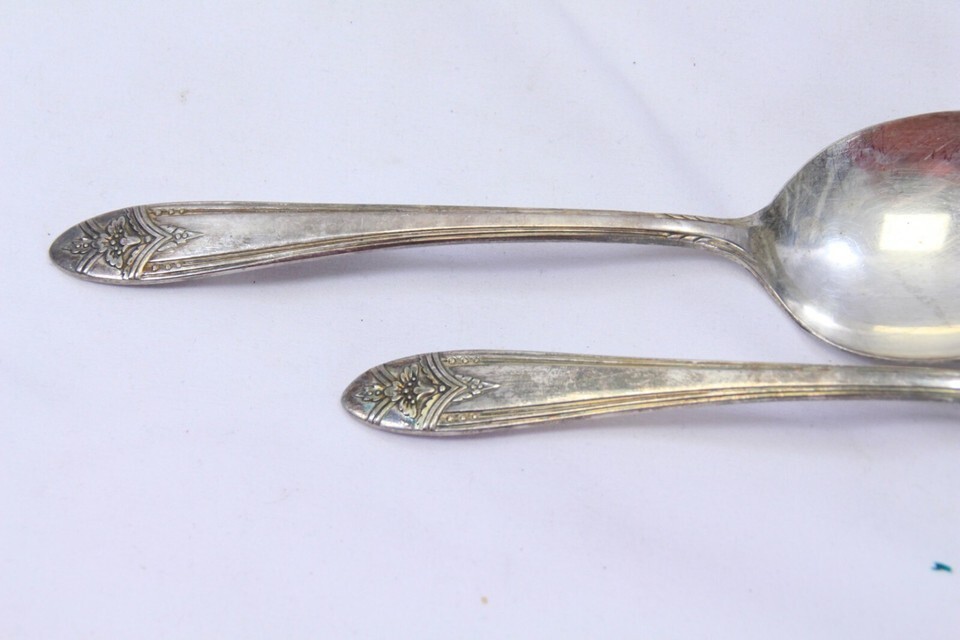 Wm A Rogers A1 Plus Oneida Silverplate  Lot of 13  Spoons Forks Knives Item image 7