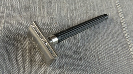 Vintage Rare Gillette Safety Razor About 1990 Black Handle - $8.53