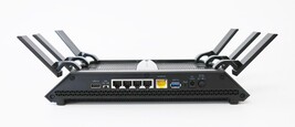 NETGEAR Nighthawk X6S AC3200 Tri-Band Wi-Fi Router R8000 image 4