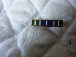 Vintage Army Achievement Medal Lapel Button - $275.49 MXN