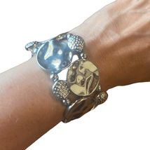 Silver Tone Hammered Circles Elastic Stretch Fashion Bracelet - £3.91 GBP