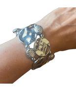 Silver Tone Hammered Circles Elastic Stretch Fashion Bracelet - £3.94 GBP