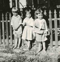 3 Barefoot Kids in Front of a Un-Painted Picket Fence Black and White Photo - £14.18 GBP