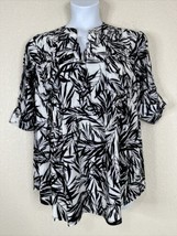 NWT Cocomo Womens Plus Size 2X Blk/Wht Leaves Pocket V-neck Blouse Elbow Sleeve - £22.51 GBP