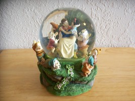 Disney Snow White &amp; Seven Dwarfs Snow globe  - £43.42 GBP