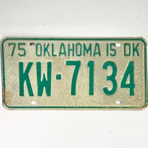 1975 United States Oklahoma Kiowa County Passenger License Plate KW-7134 - £14.70 GBP