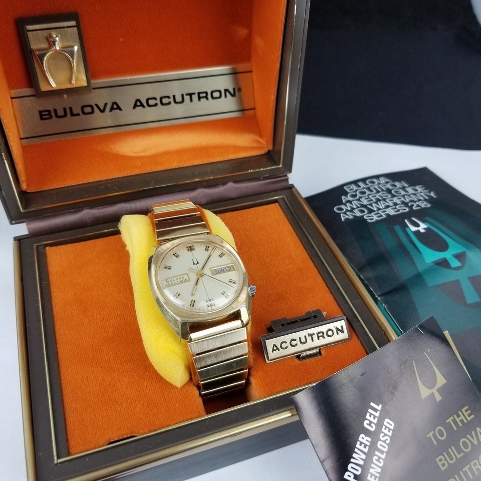 Men&#39;s vintage Bulova watch &quot;ACCUTRON&quot; 1970s N6 2193 date day BOX PAPPERWORK - $239.99