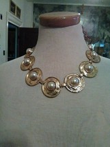 VINTAGE GOLDEN CHOKER NECKLACE HAMMERED DISCS W/ FAUX MABE PEARL + EARRINGS - £56.61 GBP