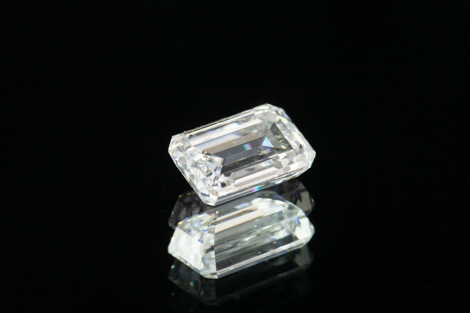 5.51 Carat Cvd Faux Diamonds Grown Emerald Cut Diamond F VS2 Igi Certified-
s... Item image 3