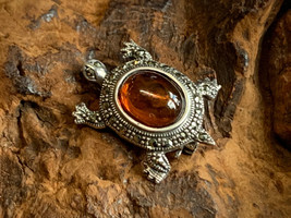 Sterling Silver Turtle Brooch 4.95g Fine Jewelry Amber Color Stone Marcasite Pin - £23.64 GBP