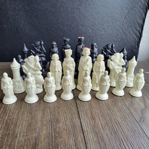 ANRI E.S Lowe Vintage Chess Pieces Set of 32 King Arthur Renaissance Medieval - £23.69 GBP