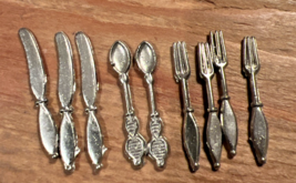 Vintage Miniature Dollhouse Doll House 9pc Silverware Set Knives Spoons ... - $154.99 MXN