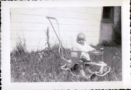 Little Baby Girl Left In Stroller In The BackYard 1940s  - £3.89 GBP