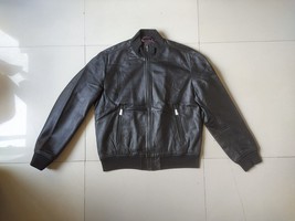 D.A.R.K Men&#39;s Leather Bomber Jacket $199 WORLDWIDE SHIPPING FAT 0249 - $119.46