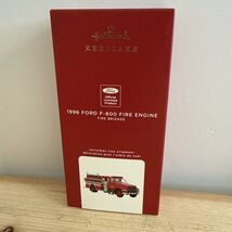 HALLMARK 2020 FIRE BRIGADE 1996 FORD F-800 FIRE ENGINE SERIES ORNAMENT B... - $455.31 MXN