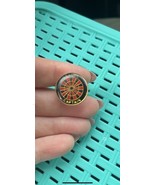Vintage LEAGUE CAPYAIN Dart Board Hat Lapel Pinback Pin - $8.00