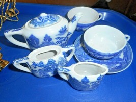 1940s VINTAGE Blue Willow Child Tea Set 7 MISC Pieces Porcelain China - £21.98 GBP