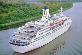 ap0610 - Bahamas Liner - Astoria , built 1987 - photograph 6x4 - £2.20 GBP