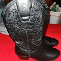 Womens size 6 New Cowgirl / Cowboy boots, black with side designs - $14.65