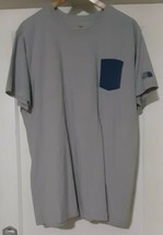 The North Face Short Sleeve Crewneck Slim Fit Pocket Graphic T-Shirt XXL (UU) - $15.21