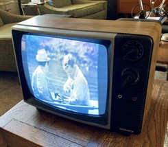 Magnavox Portable TV  B&amp;W 13” Woodgrain Clean Working Television - £98.56 GBP