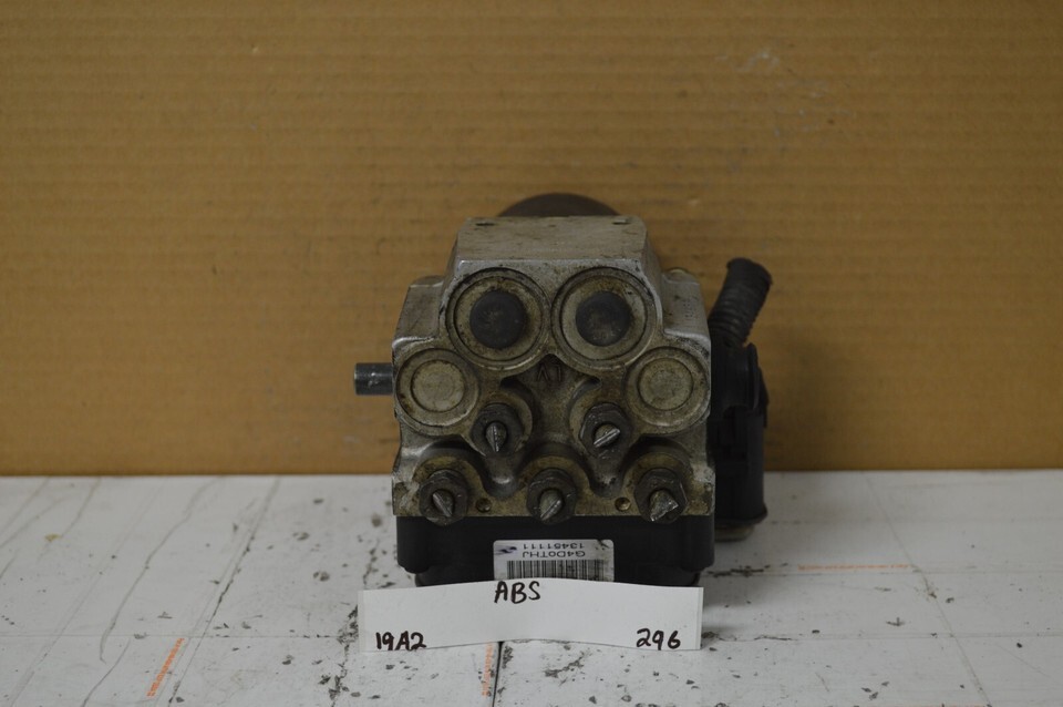 2003 Chevrolet Tahoe ABS Pump Control OEM 13451111 Module 296-19a2 - $86.57