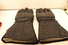 Pair of Black Insulated Guantlet Style Leather Motorcycle Gloves Size Large - $58.77