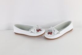 Vtg Minnetonka Womens 7.5 Beaded Tassel Leather Slip On Moccasins Shoes White - £55.22 GBP