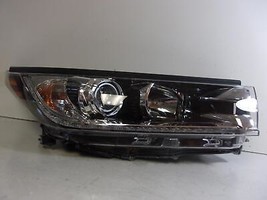 2017 2018 2019 Toyota Highlander Se Passenger Rh Headlight Oem - $93.10