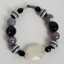 Vintage Black Gray Silver Glass Beaded Bracelet Handcrafted Stretchy - $10.05 CAD