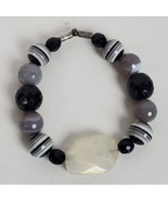Vintage Black Gray Silver Glass Beaded Bracelet Handcrafted Stretchy - $10.05 CAD