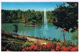 Holland Netherlands Postcard Apeldoorn Vijver Berg en Bos Lake Fountain - £1.55 GBP