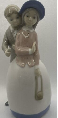 Lladro Zaphir Man Woman Ice Cream Bonnet Purse Porcelain Figurine Spain - £46.65 GBP