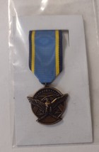 U.S. AIR FORCE AERIAL ACHIEVEMENT MEDAL MINIATURE NEW IN PACK :KY24-10 - $12.00