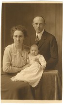 Circa 1890&#39;S Antique Photo Of Young Family Of Three. Mother Is Wearing Glasses - £8.84 GBP