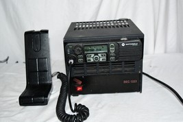 MOTOROLA XPR-4550 RADIO W SEC1223 &amp; MIC-NEEDS RE-PROGRAM- READ #3 515A2B - £196.86 GBP